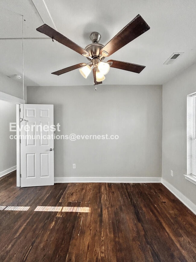 Building Photo - Charming 2 Bed, 1 Bath with Fenced Yard and Stainless Steel Appliances