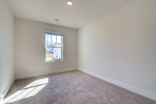 Building Photo - 810 Thread Wy