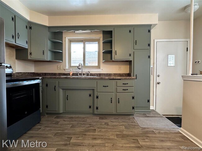 Building Photo - 21624 Winshall St