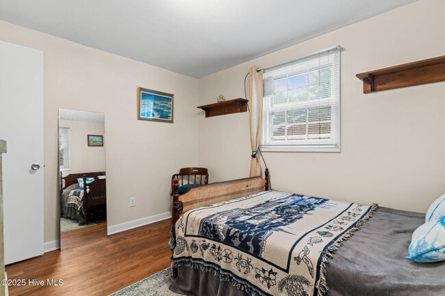 Building Photo - 5405 Autumn Dr