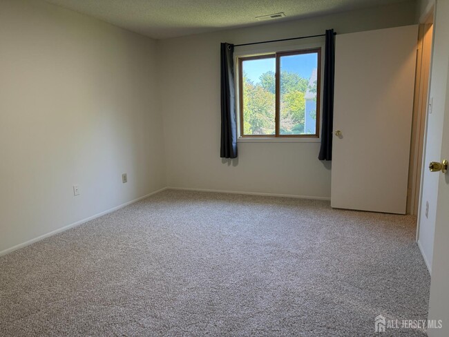 Building Photo - 2104 Aspen Dr