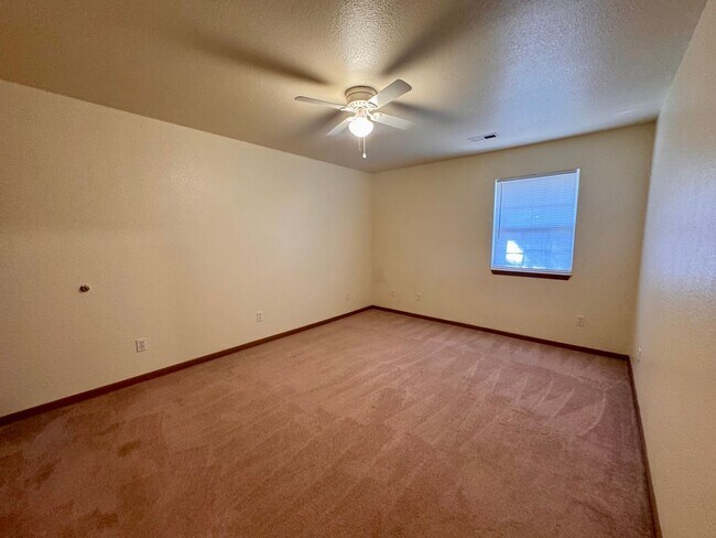 Building Photo - 22585 Hollow Oak Ln