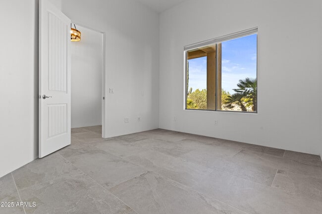 Building Photo - 2617 W Desert Hills Dr