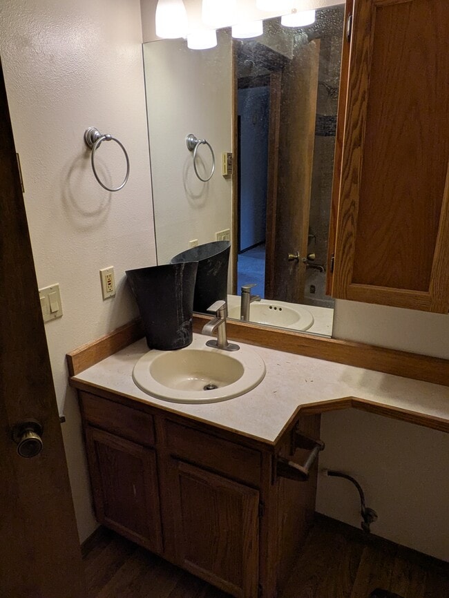 Building Photo - 352 Ponderosa St