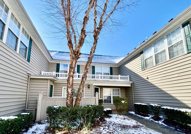 Building Photo - Super-Cute Condo! First Floor - 1-Story - Fenced Patio - Storage - Pet Friendly!