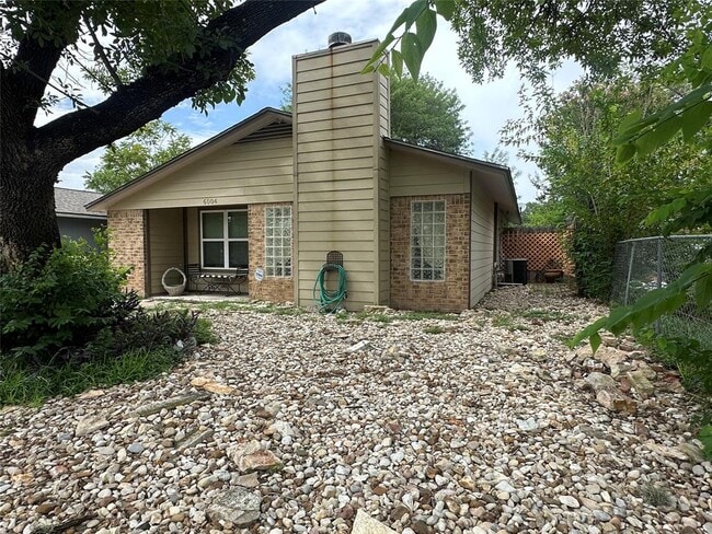 Primary Photo - 6004 Palm Cir