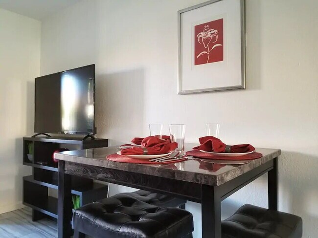 Building Photo - FULLY FURNISHED RESORT STYLE LIVING WITH MOUNTAIN VIEWS MOVE IN TODAY