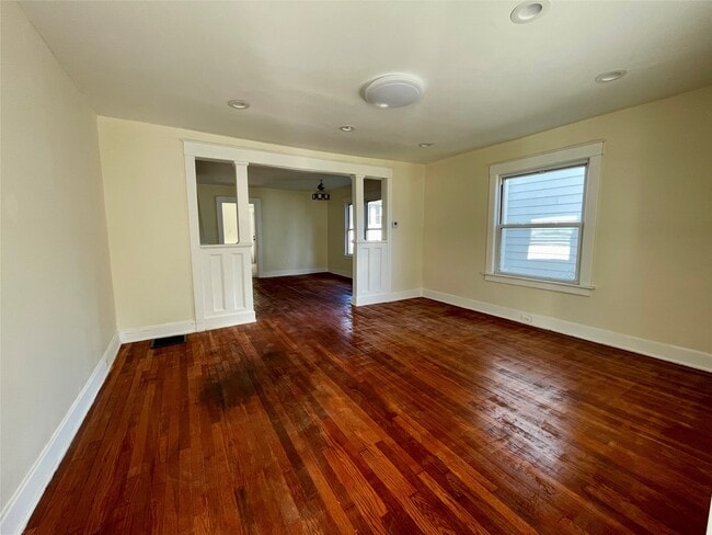 Building Photo - 417 Adams Ave