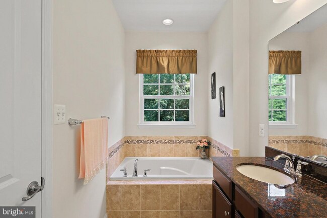 Building Photo - 7200 Dorchester Woods Ln