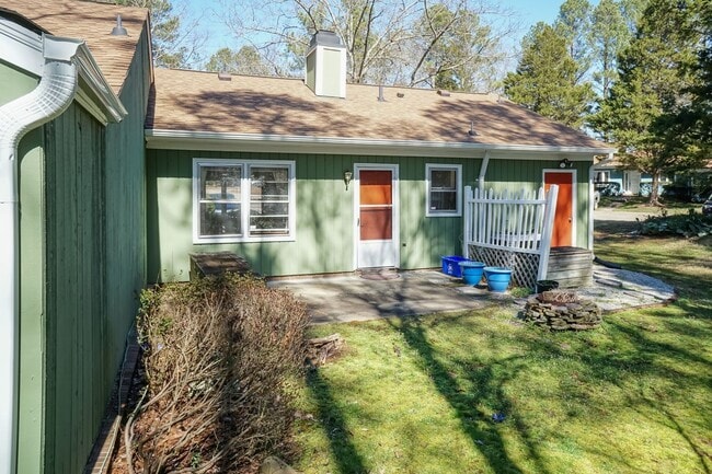 Building Photo - One Bedroom Home!