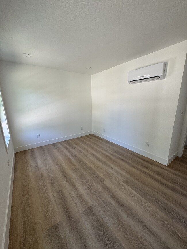Building Photo - 942 Santa Clara St
