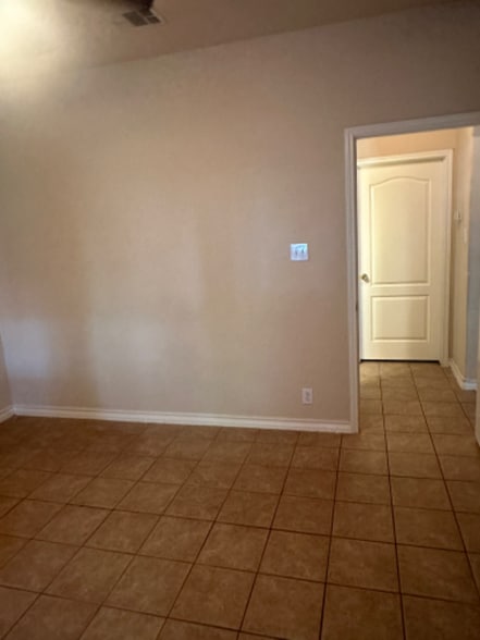 Building Photo - 1317 Wooded Knoll