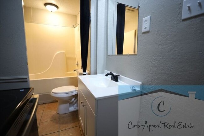 Building Photo - Completely renovated 1 bed, 1 bath apt in Brookland - utilities included!!