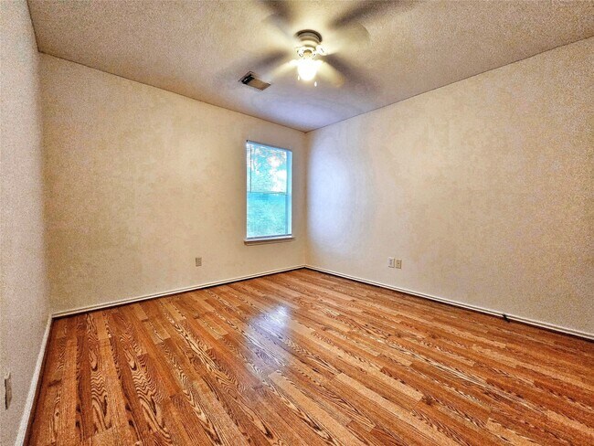 Building Photo - 127 Anise Tree Pl