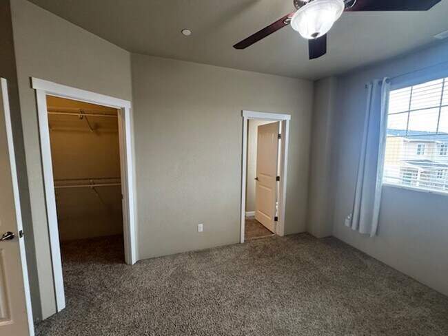 Building Photo - **SPECIAL** FIRST MONTH FREE W/ ONE YEAR LEASE/ 3 LEVEL CONDO W/ UPGRADES, GARAGE/ FENCED YARD