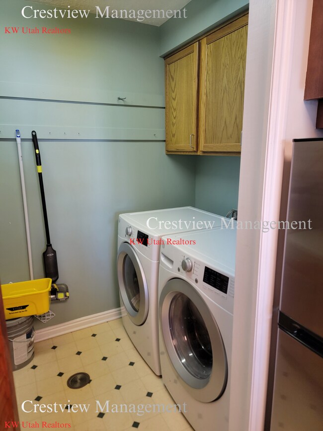 Building Photo - Broadway Condo