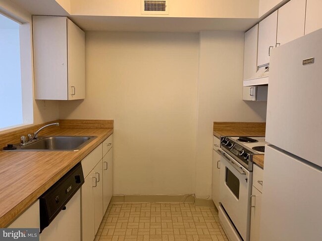 Building Photo - 1207 Locust St