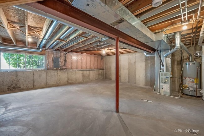 Building Photo - 1058 E Danbury Dr