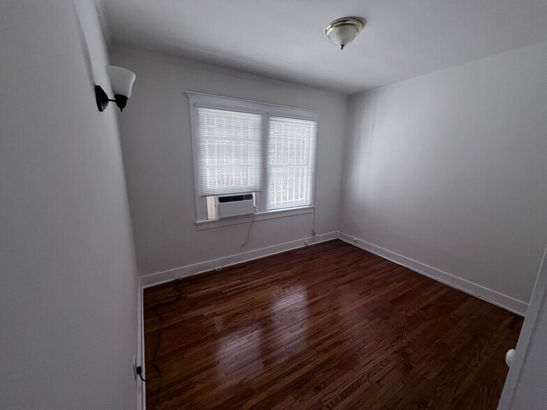 Building Photo - 1410 N Hayworth Ave