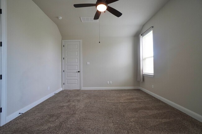 Building Photo - 6650 Verona Pl