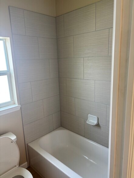 Master Bath - 1123 Normandy Dr