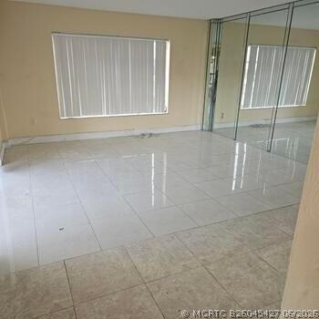 Building Photo - 4174 Inverrary Dr