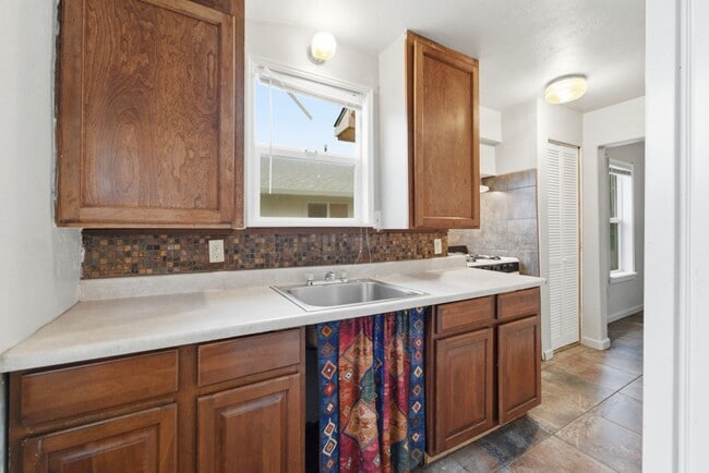 Building Photo - Feel Right at Home in This Inviting 2-Bed Gem