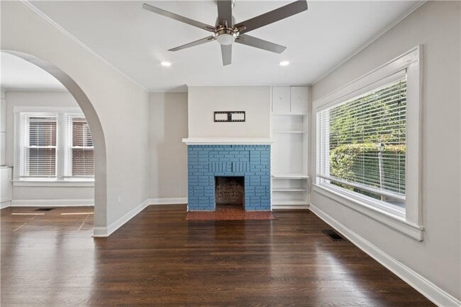 Building Photo - 1213 Cameron Ct NE