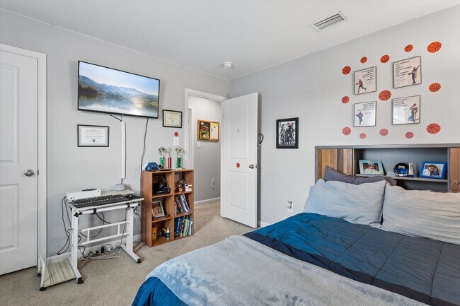 Building Photo - 4 Bedroom / 2.5 Bathroom - Marquis Hills