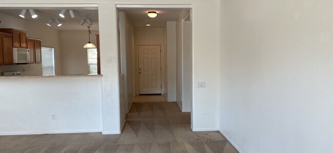 Building Photo - 3 bedroom home in Laveen!