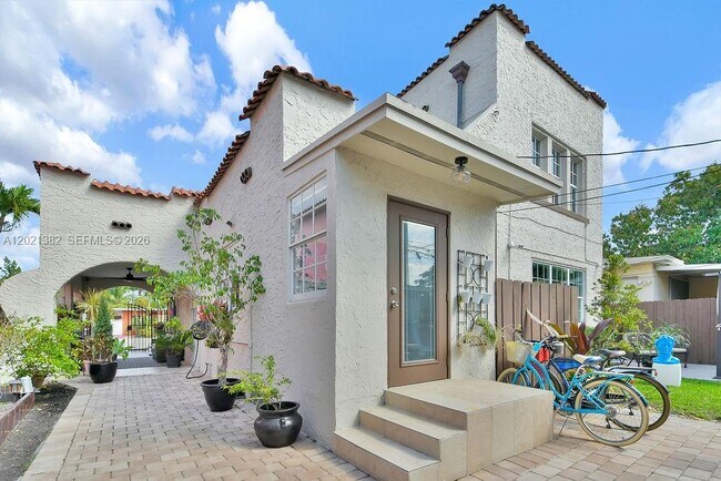 Building Photo - 4722 SW 5th St