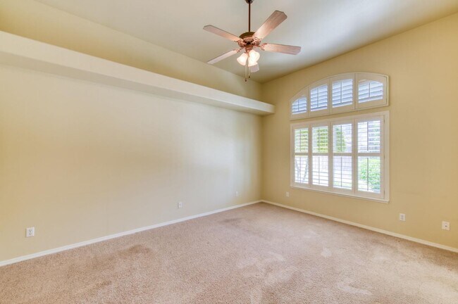 Building Photo - 3750 W Vincent Ln