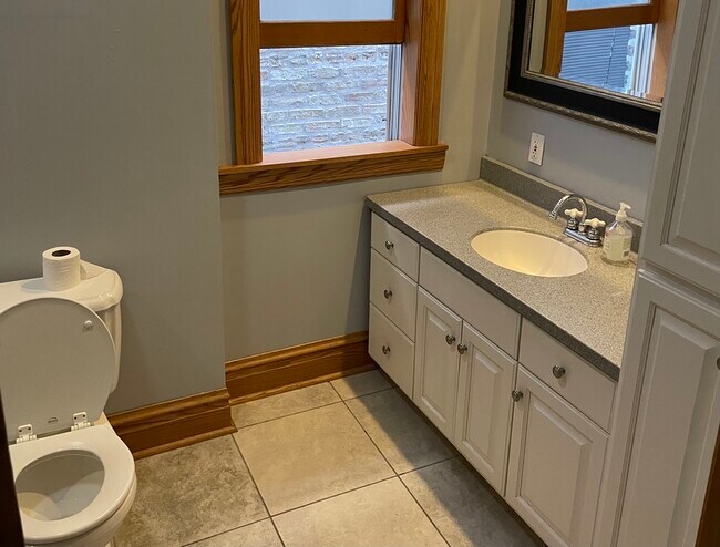 Large bathroom - 1211 W Newport Ave