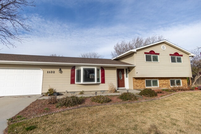 Building Photo - 1132 S Amaya Ave