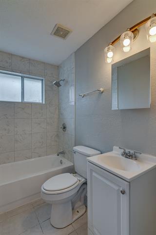 Building Photo - 5322 Lovell Ave