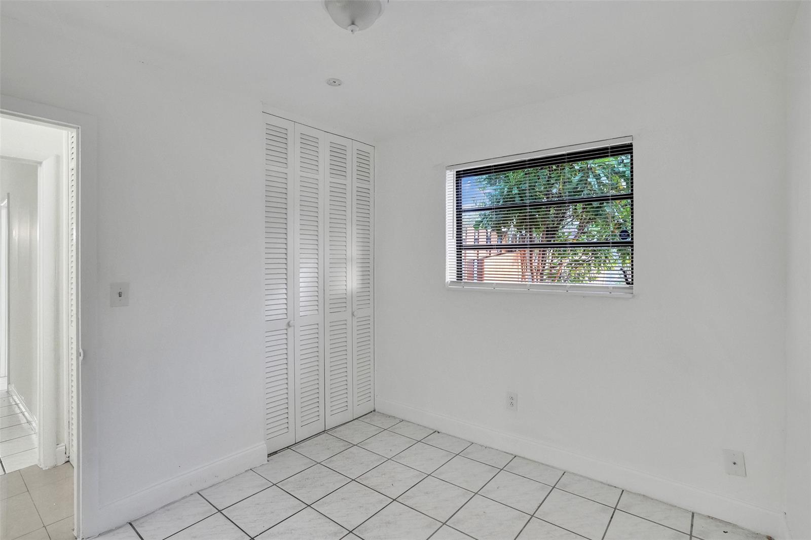Building Photo - 1142 NW 43rd Ter