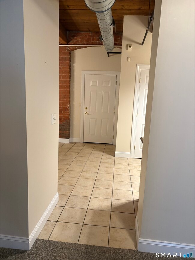 Building Photo - 145 Canal St E