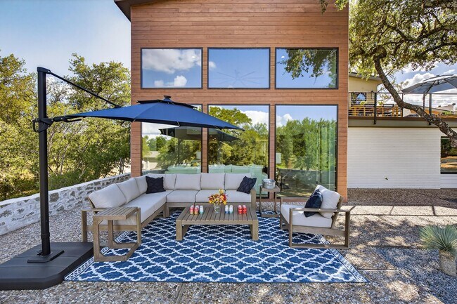 Building Photo - 820 Broken Arrow