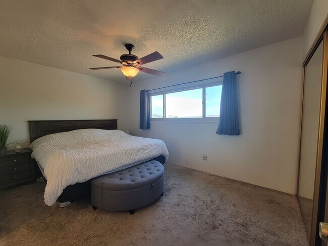 Building Photo - Darling, Move-In Ready Home in Highly Sought After Neighborhood w/ a Great View!!