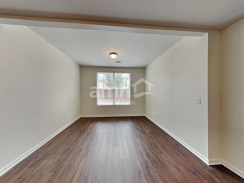 Building Photo - 4123 Oakstone Dr