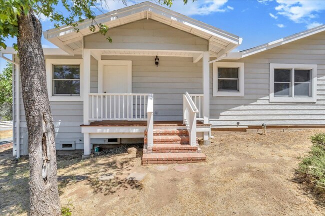 Building Photo - 21179 Hemlock St