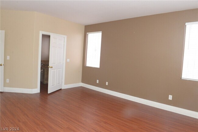 Building Photo - 6527 Tulip Garden Dr
