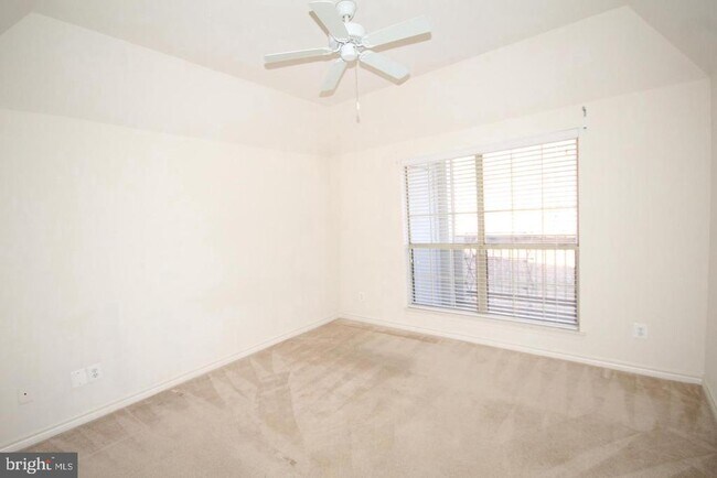 Building Photo - 3916 Penderview Dr