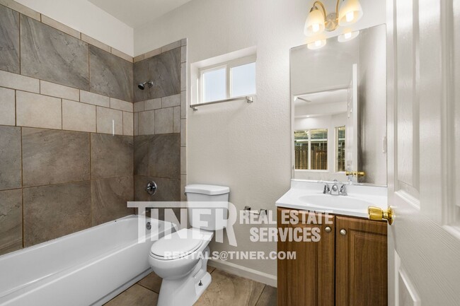 Building Photo - 9304 Orangevale Ave