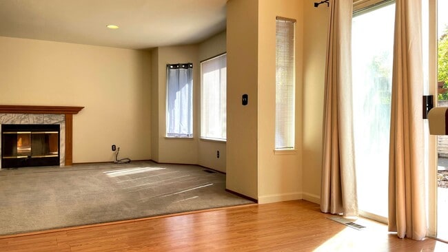 Building Photo - 1124 Calle Almaden