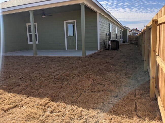 Building Photo - 3412-3414 Scott Circle