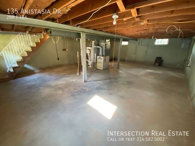 Building Photo - 135 Anistasia Dr