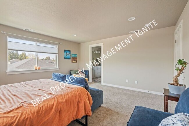 Building Photo - 20452 SE Senden Ln