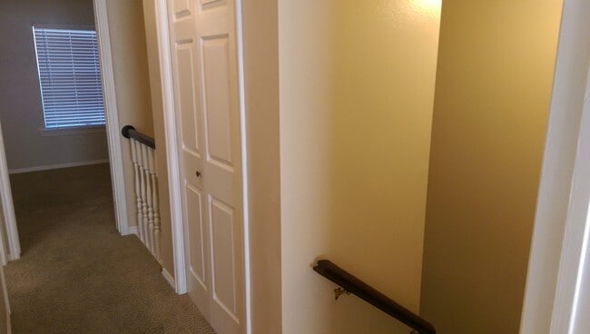 Building Photo - Great Town Home in Fantastic Location