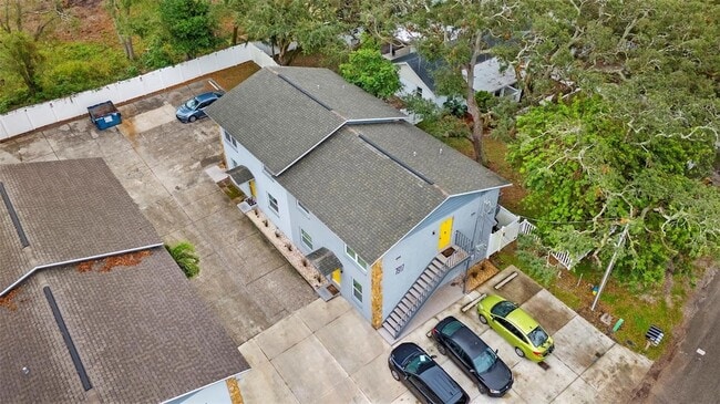 Building Photo - 7919 Lakeshore Dr